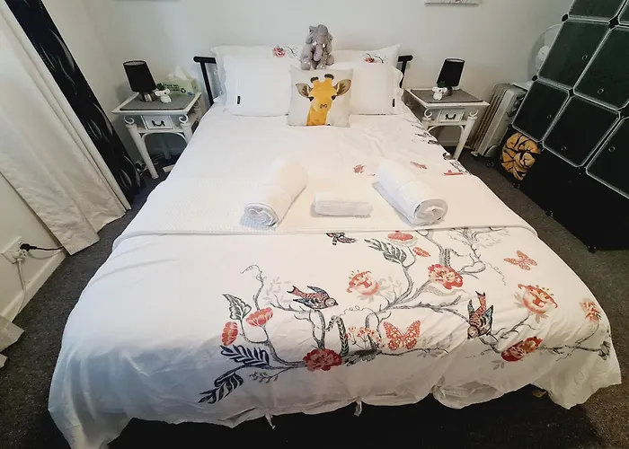 Amazing City Location-Private Room In A Share House-2 Rooms Available!!